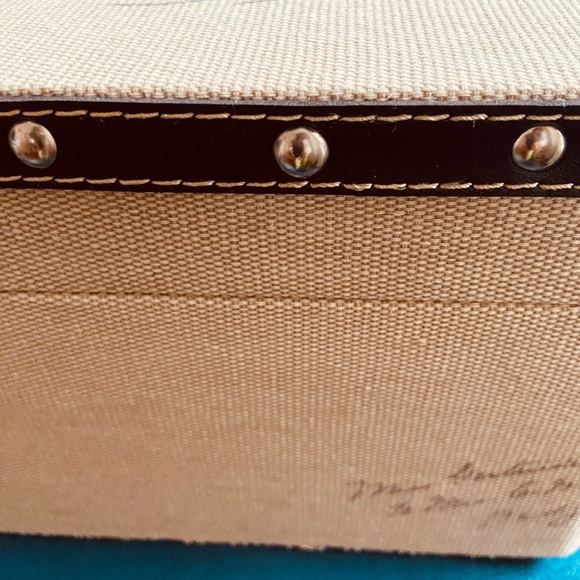 Beautiful White Rectangular Box - Picture 7 of 8